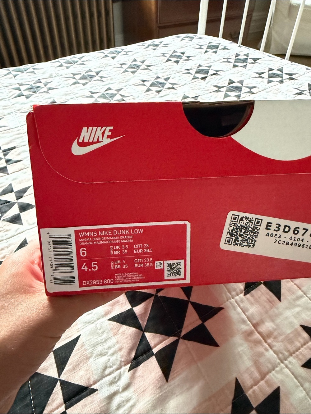 Nike Women’s Orange Gradient Low-Top Sneakers - Picture 4 of 6
